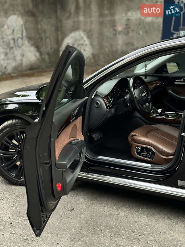 Седан Audi A8 2013 в Днепре