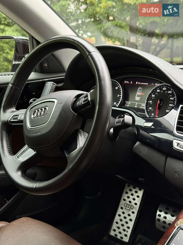 Седан Audi A8 2013 в Днепре