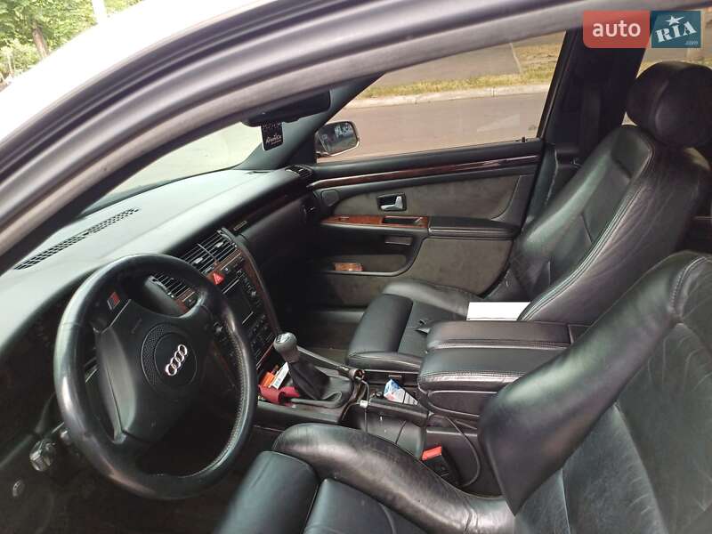 Седан Audi A8 1999 в Измаиле
