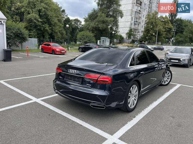 Седан Audi A8 2016 в Києві