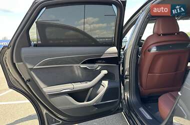 Седан Audi A8 2025 в 