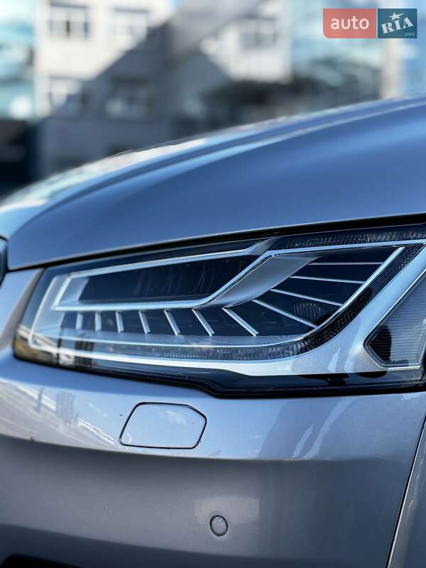 Седан Audi A8 2015 в Одессе