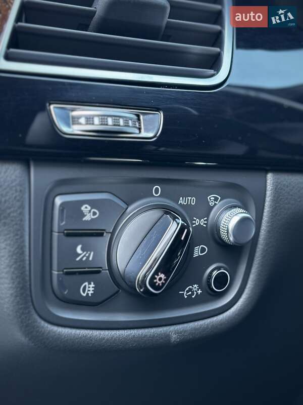 Седан Audi A8 2015 в Одессе