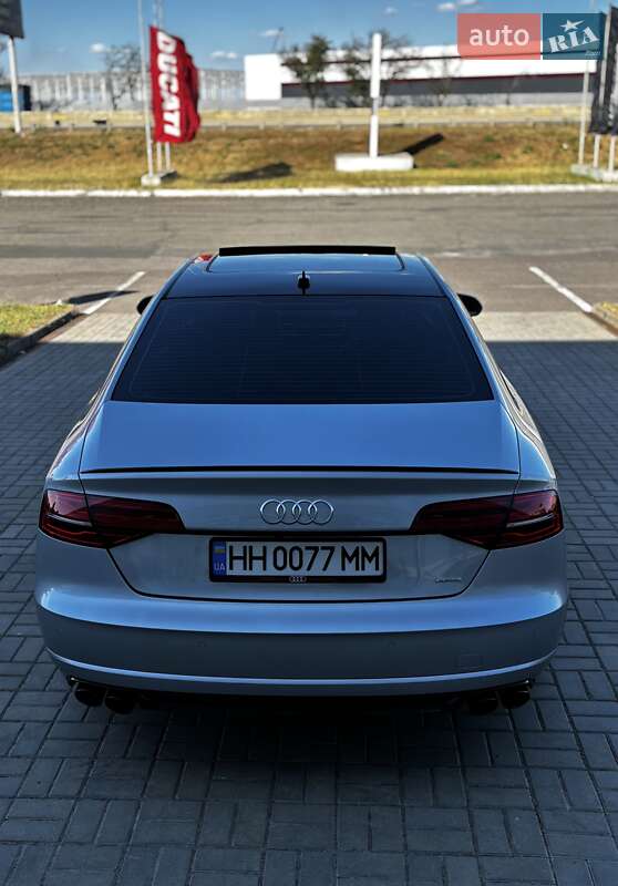 Седан Audi A8 2015 в Одессе