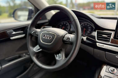 Седан Audi A8 2017 в 