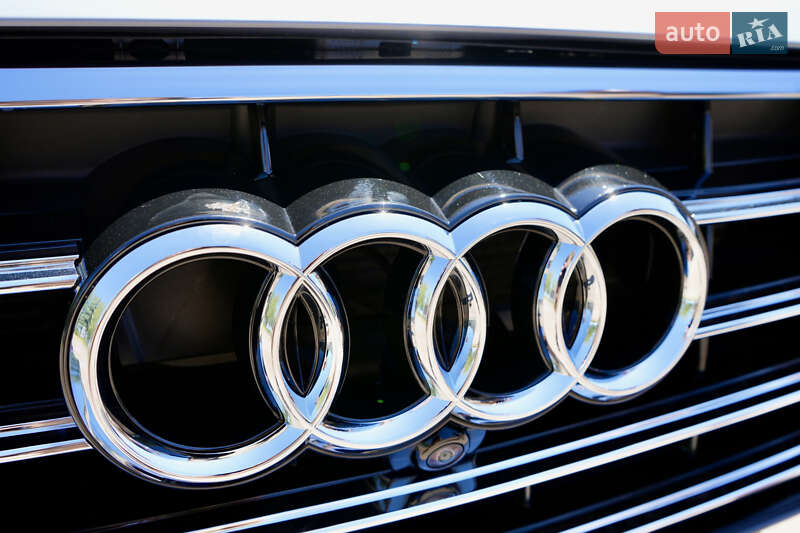 Седан Audi A8 2016 в Житомире