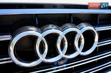 Седан Audi A8 2016 в 