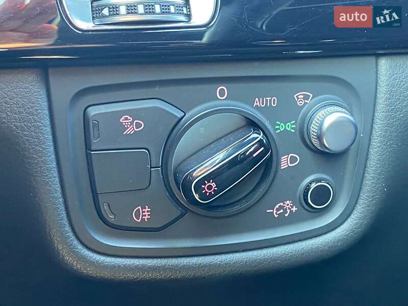 Седан Audi A8 2017 в Києві