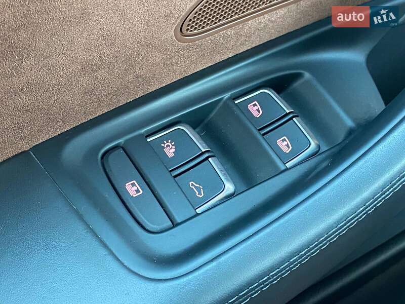 Седан Audi A8 2017 в Києві