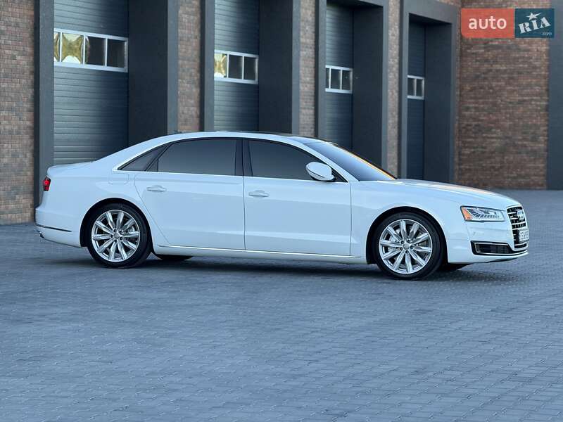 Седан Audi A8 2015 в Черновцах