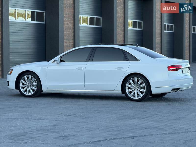 Седан Audi A8 2015 в Черновцах