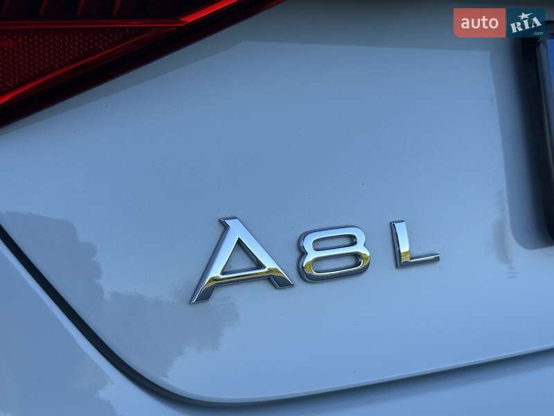 Седан Audi A8 2015 в Черновцах
