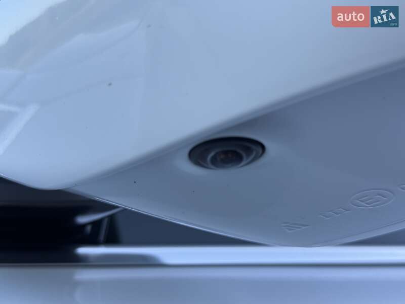 Седан Audi A8 2015 в Черновцах