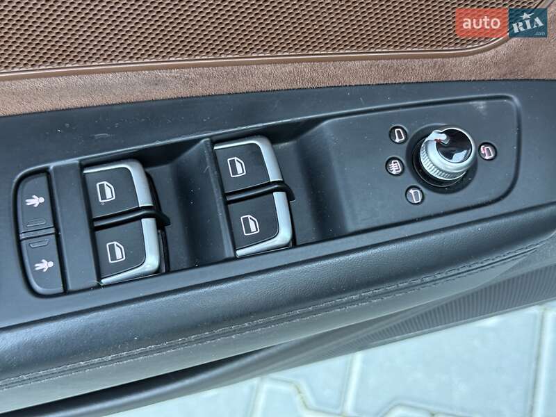 Седан Audi A8 2015 в Черновцах