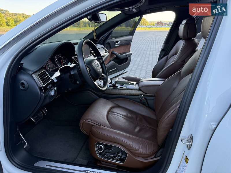 Седан Audi A8 2015 в Черновцах