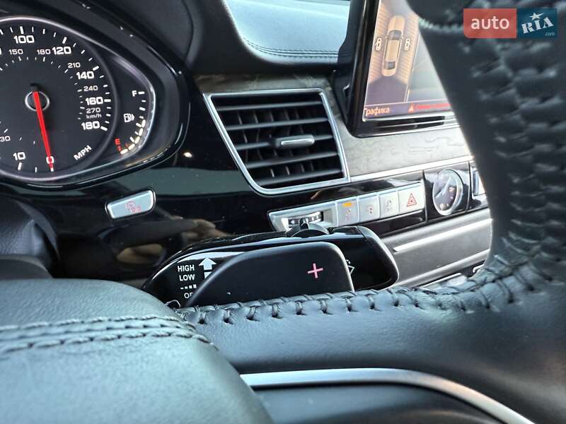 Седан Audi A8 2015 в Черновцах