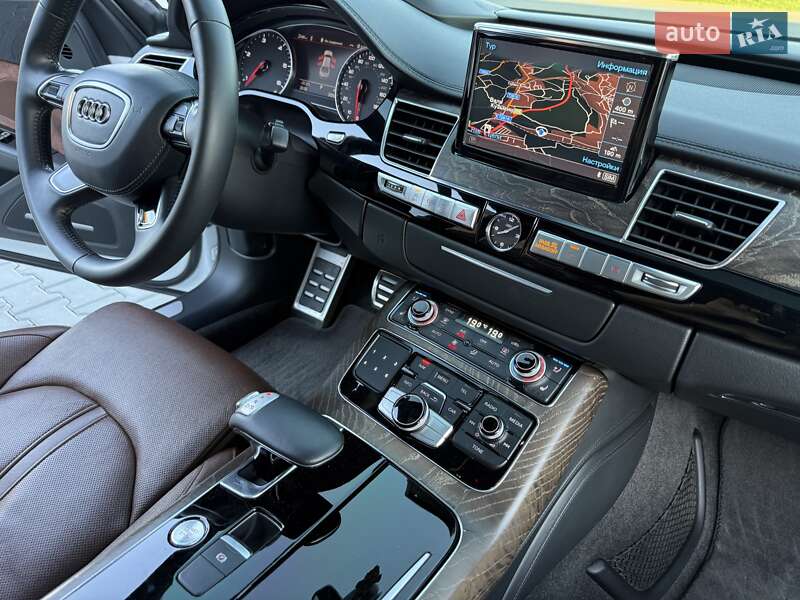 Седан Audi A8 2015 в Черновцах