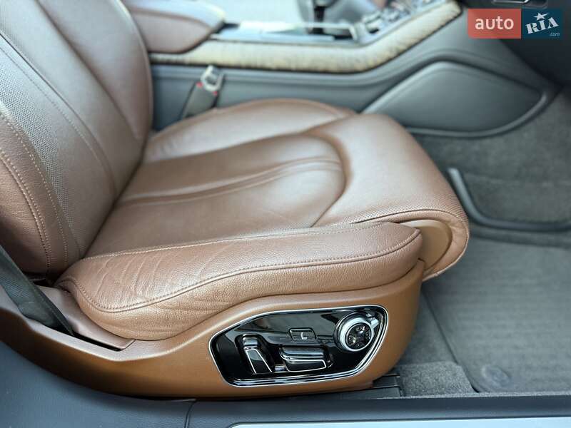 Седан Audi A8 2015 в Черновцах