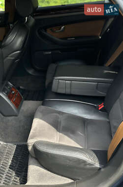 Седан Audi A8 2004 в 