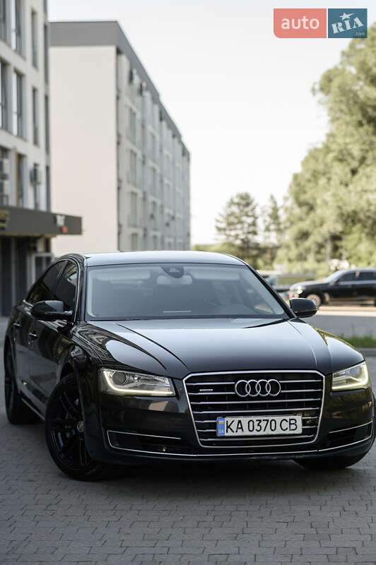 Седан Audi A8 2014 в Львове