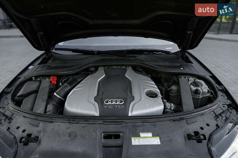 Седан Audi A8 2014 в Львове