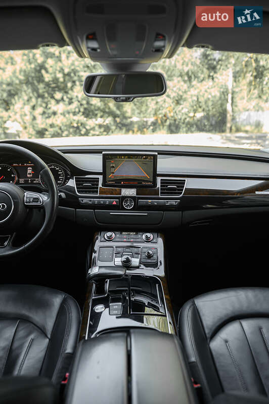 Седан Audi A8 2014 в Львове