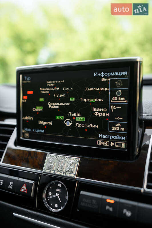 Седан Audi A8 2014 в Львове