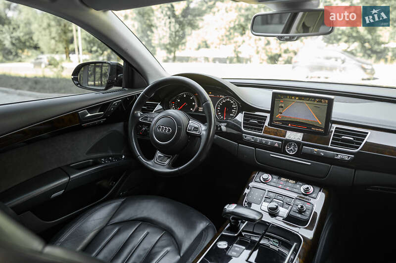 Седан Audi A8 2014 в Львове