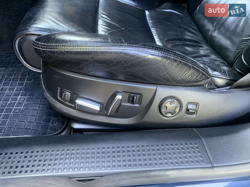 Седан Audi A8 2004 в Львове