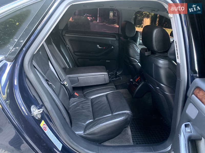 Седан Audi A8 2004 в Львове