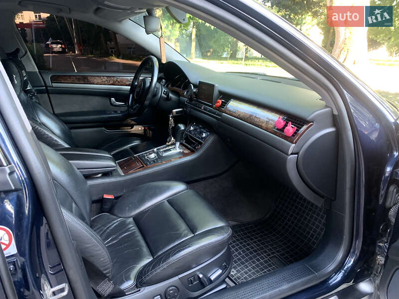 Седан Audi A8 2004 в Львове