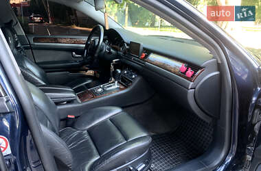 Седан Audi A8 2004 в 