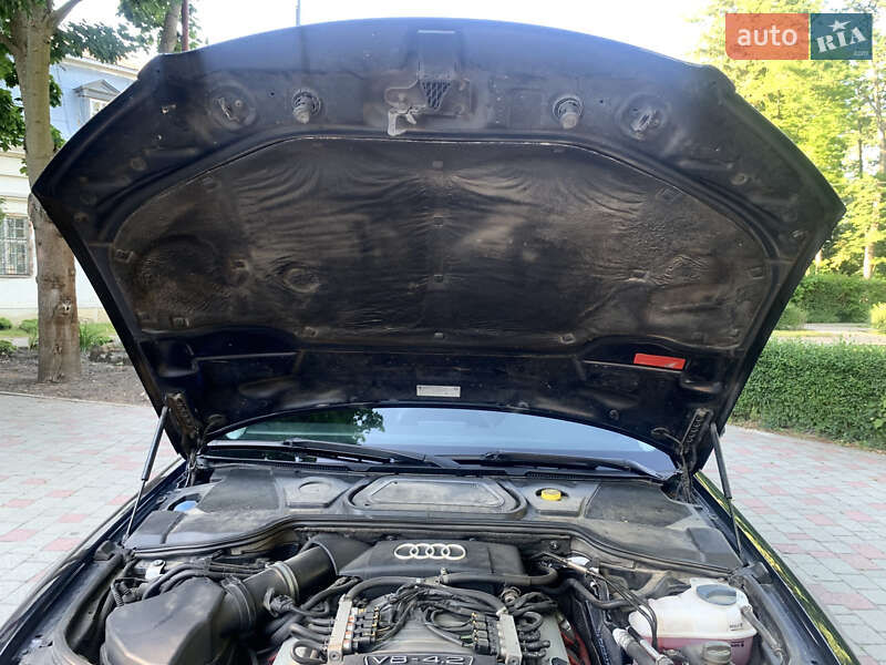 Седан Audi A8 2004 в Львове