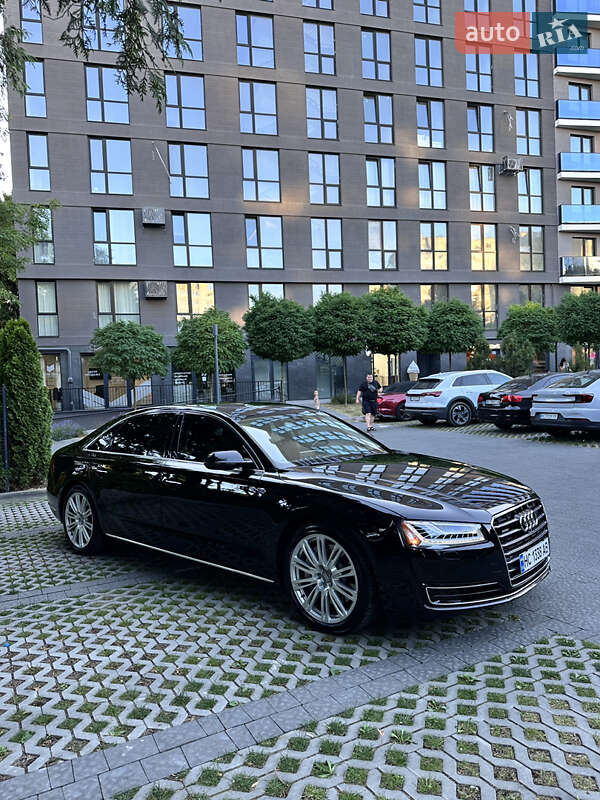 Седан Audi A8 2015 в Львові