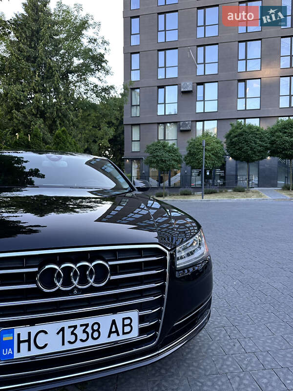 Седан Audi A8 2015 в Львові