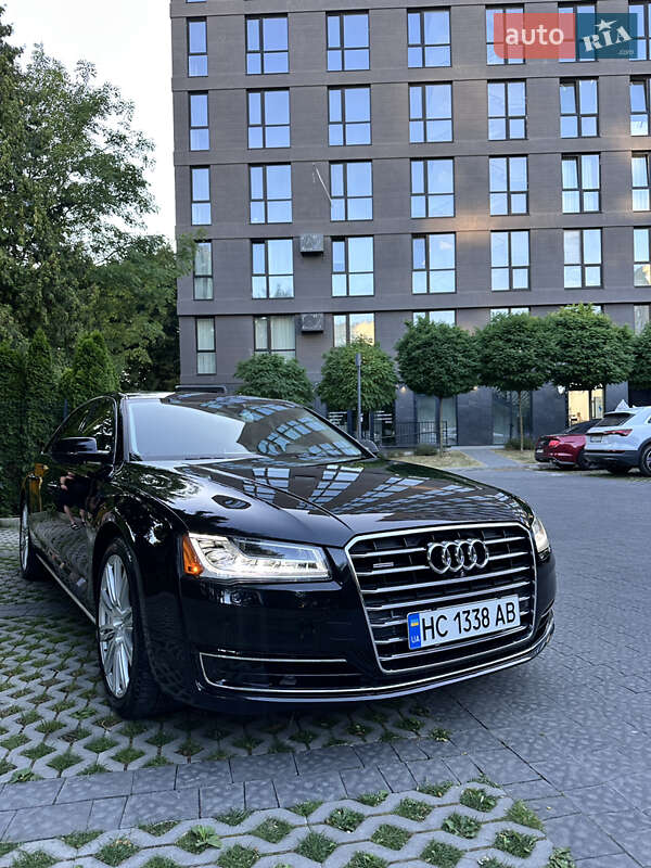 Седан Audi A8 2015 в Львові