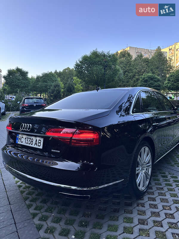 Седан Audi A8 2015 в Львові