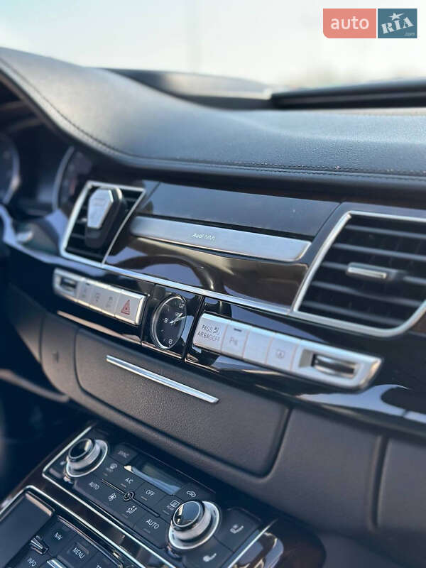 Седан Audi A8 2015 в Львові