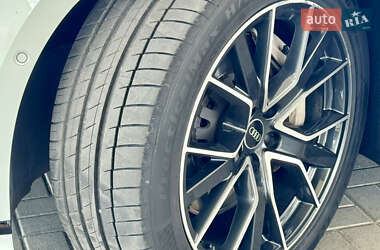 Седан Audi A8 2021 в 