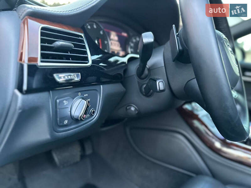 Седан Audi A8 2012 в Киеве
