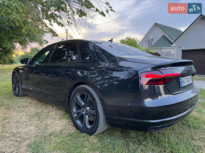 Седан Audi A8 2015 в Киеве