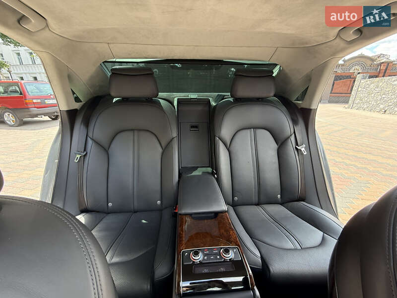 Седан Audi A8 2014 в Звягеле