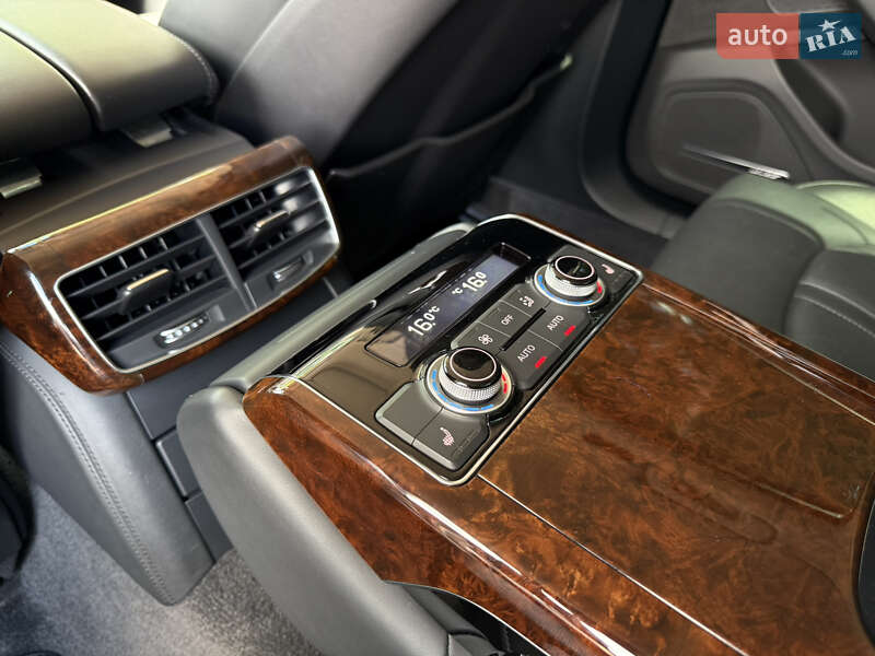Седан Audi A8 2014 в Звягеле
