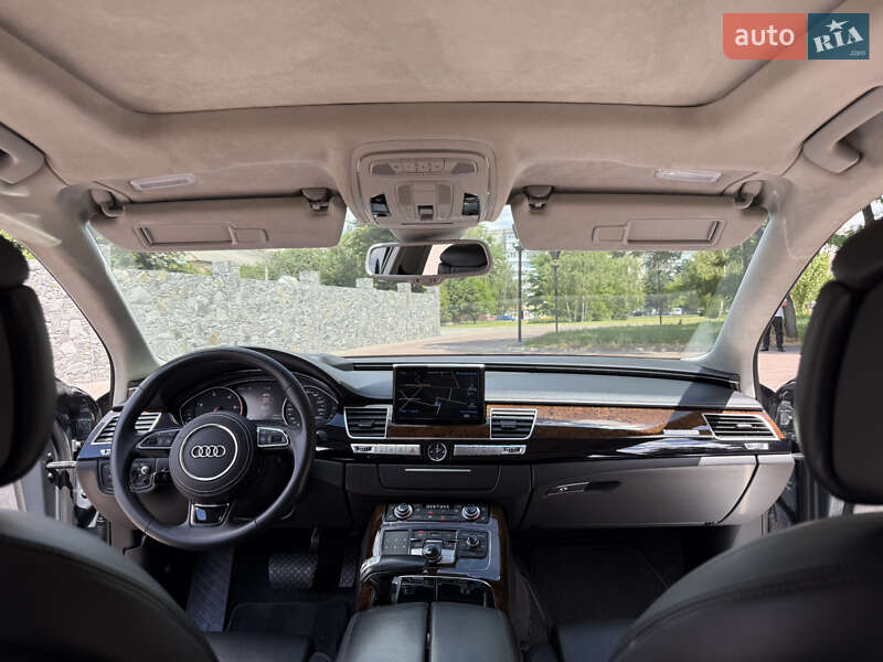 Седан Audi A8 2014 в Звягеле