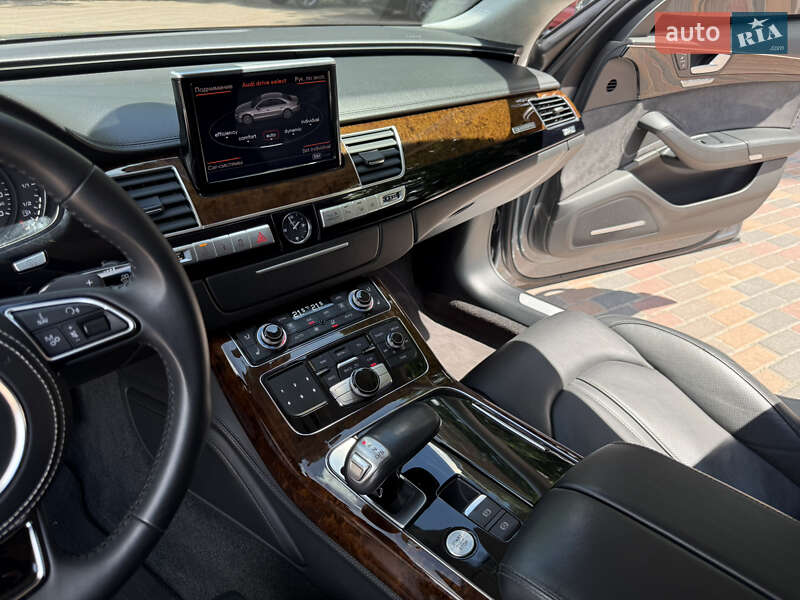 Седан Audi A8 2014 в Звягеле