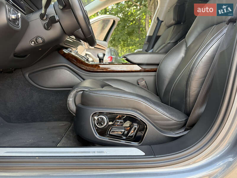 Седан Audi A8 2014 в Звягеле