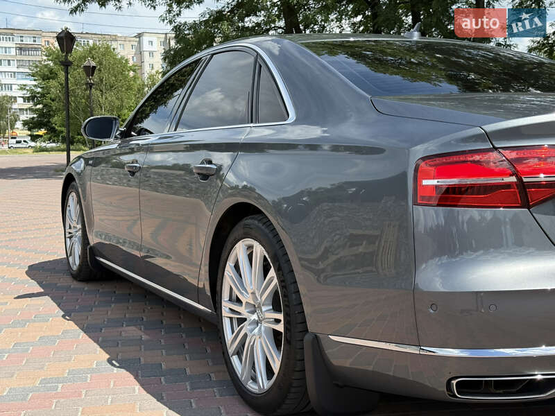 Седан Audi A8 2014 в Звягеле