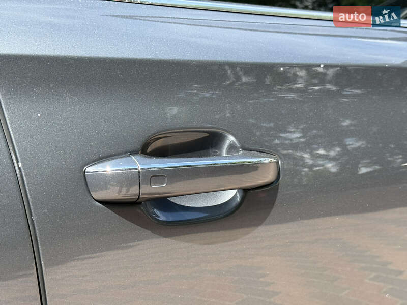 Седан Audi A8 2014 в Звягеле