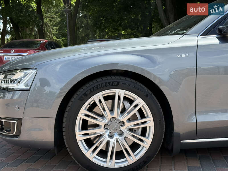 Седан Audi A8 2014 в Звягеле