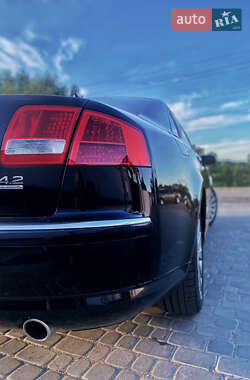 Седан Audi A8 2004 в 